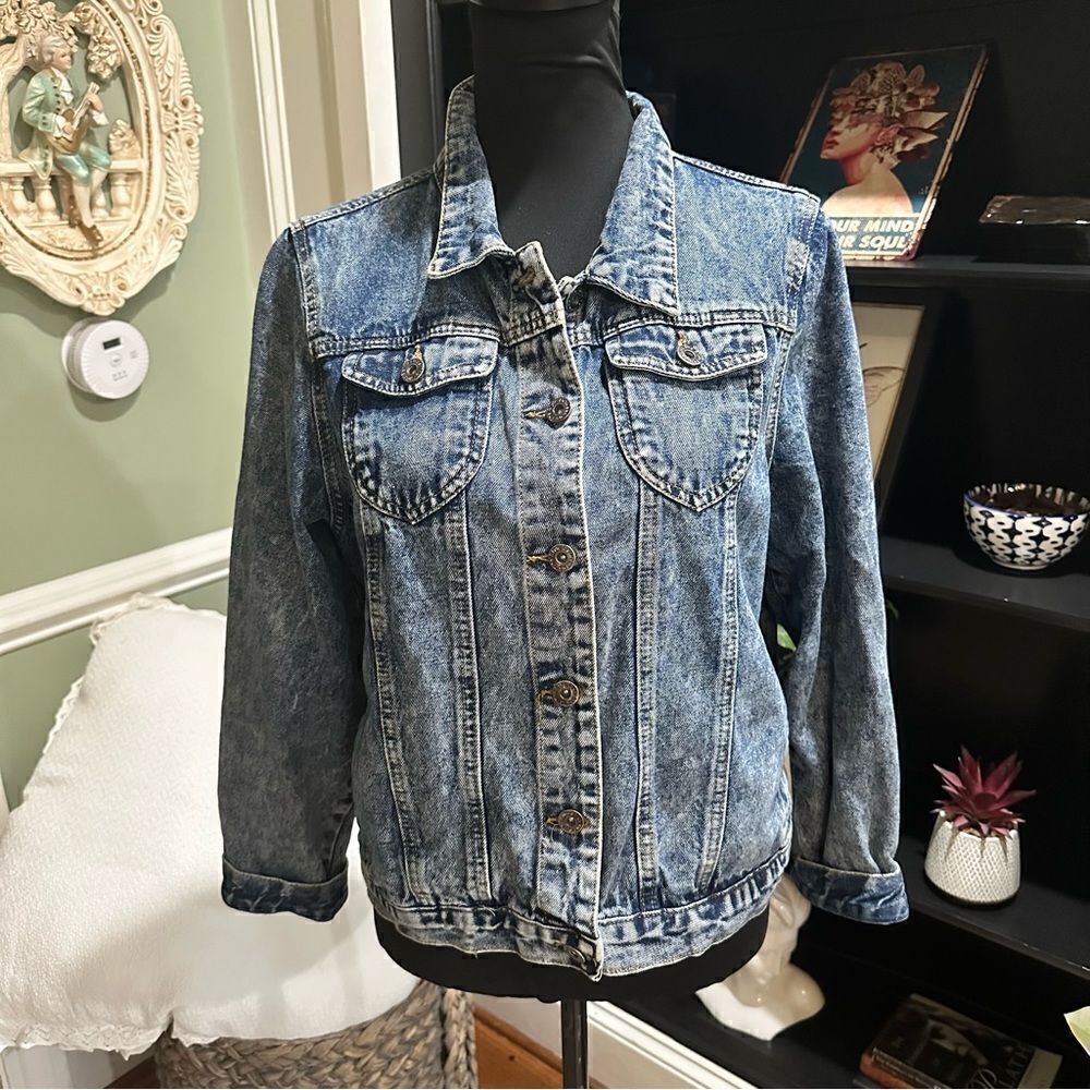 The Style Between Us Denim Jean Jacket Size M